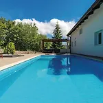 Lovely In Jurdani