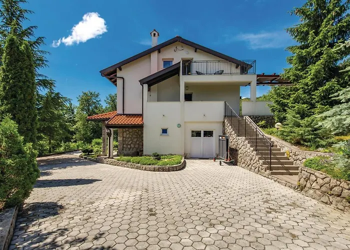 Prázdninový dům 4 Bedroom Gorgeous In Jurdani