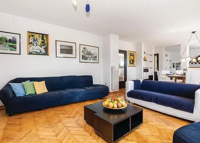 4 Bedroom Gorgeous In * Jurdani