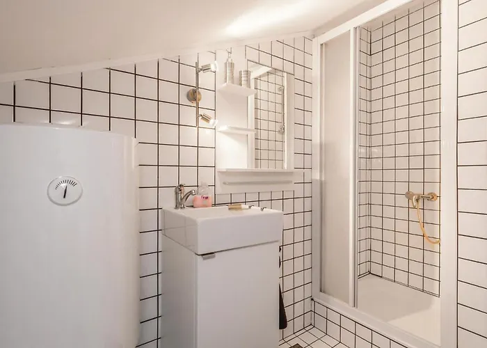 4 Bedroom Gorgeous In Prázdninový dům Jurdani