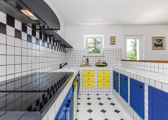 4 Bedroom Gorgeous In Jurdani