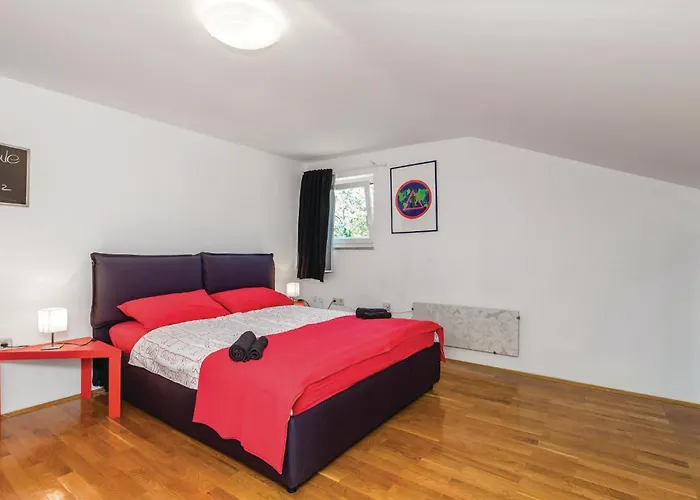 4 Bedroom Gorgeous In Jurdani