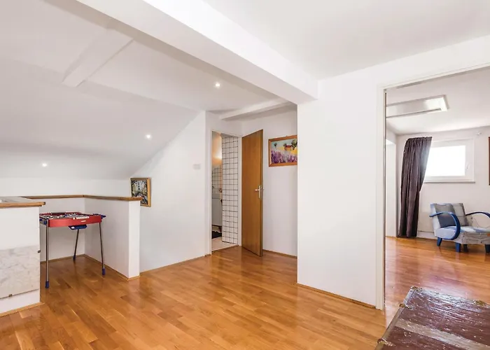 4 Bedroom Gorgeous In