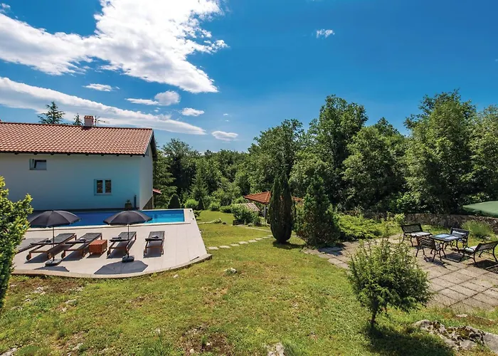 Prázdninový dům 4 Bedroom Gorgeous In Jurdani