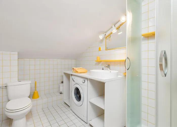 4 Bedroom Gorgeous In Prázdninový dům Jurdani