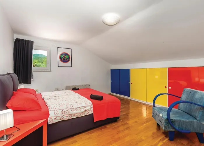 4 Bedroom Gorgeous In Prázdninový dům