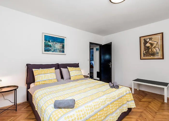 4 Bedroom Gorgeous In Prázdninový dům Jurdani