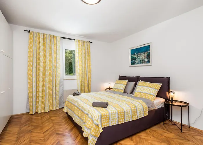 4 Bedroom Gorgeous In Prázdninový dům Jurdani