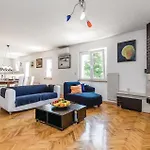 Ferienhaus Lovely Home In Jurdani *