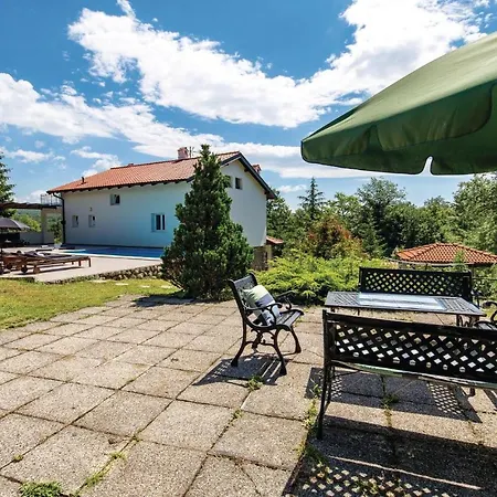 4 Bedroom Gorgeous In בית נופש *