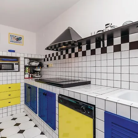 Beautiful Home In Jurdani With Wifi