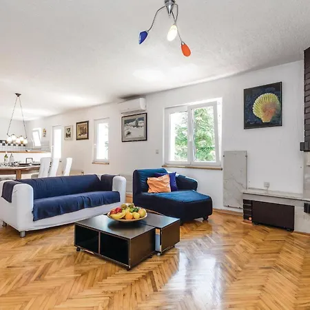 בית נופש 4 Bedroom Gorgeous In *