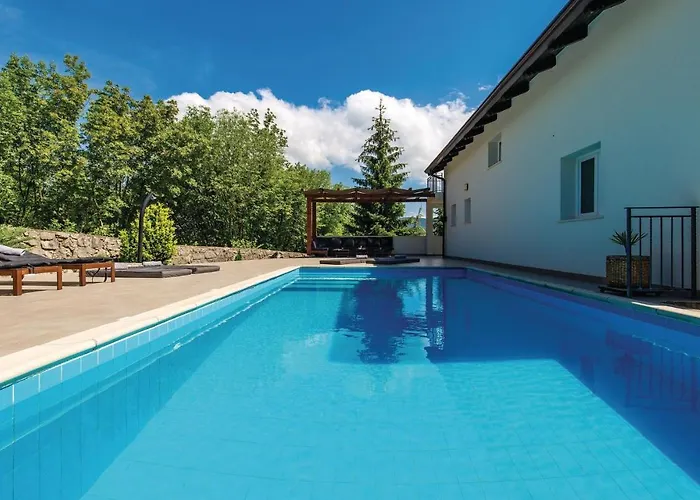 4 Bedroom Gorgeous In Jurdani